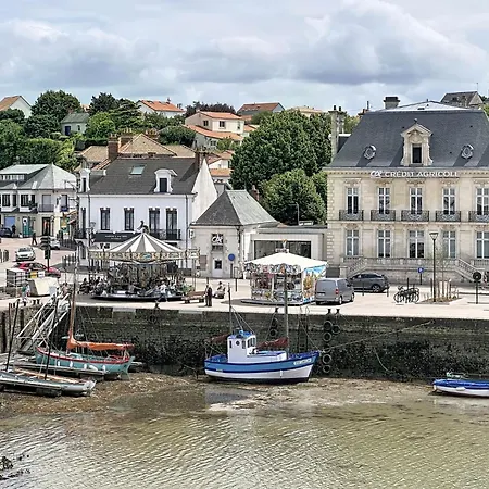 Les Terrasses De By Interhome